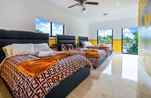 Southwest Coconut Grove House | Fendi Mansion│Pool│Central Miami│Pool table