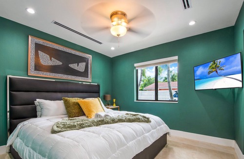 Southwest Coconut Grove House | Fendi Mansion│Pool│Central Miami│Pool table