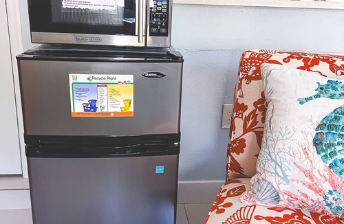 South Palm Park Neighborhood Association Apartment | MAJOR INTERNATIONAL SPORTING EVENT and Relax by the sea! One-bedroom Lake Worth Beach studio near Palm Beach