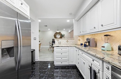Santa Barbara Estates House | FIFA Beach House Hot Tub & Tiki Bar, Walk to Beach