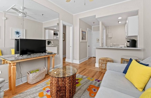 Palm Beach Condo | FIFA byTRAIN/Pool/StepsToBeach/Dine/Pearl 1brCondo