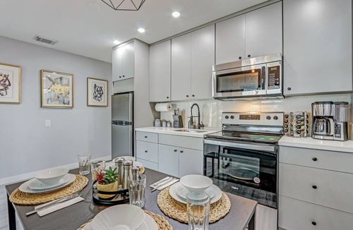 Hallandale Beach Apartment | FIFA Perfect| Lakeside View: 15KM to Stadium & Near Beach