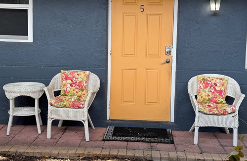 Highland Garden House | FIFA ready Corner garden view 2-bed townhome in tranquil Hollywood AC gated Wifi