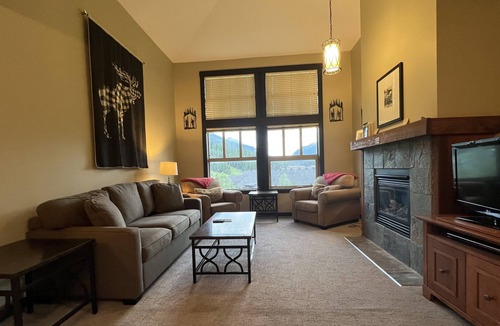East Kootenay Condo | FLAGSHIP PANORAMA CONDO 2 bed 2 bath ski in/out Upper Village clean fee INC