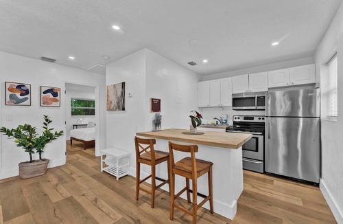 Sailboat Bend Condo | Flamingo Escape: Bright 2BR Near Riverside Beach