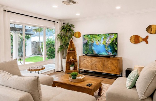 Downtown Hollywood House | Flamingo Grove Old Florida Charm