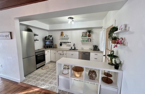 Fort Pierce House | Flamingo Inn, Just minutes from Downtown, Markets, Restaurants & Beaches