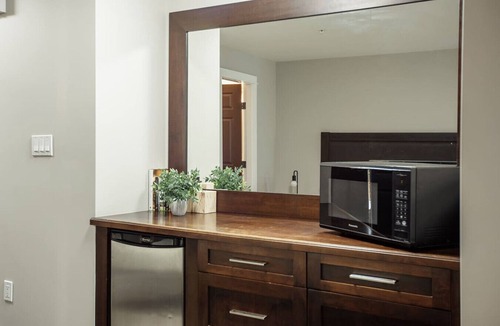 Regional District of Nanaimo Apartment | Forest Stream Escape Suite B