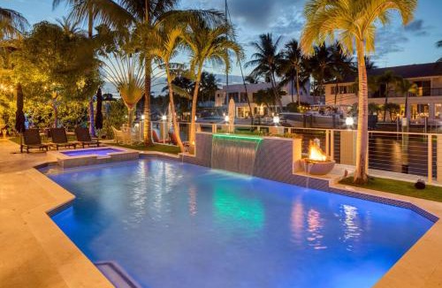 East Fort Lauderdale House | Fort Lauderdale Mansion with Private Pool & Hot Tub - Perfect for Families