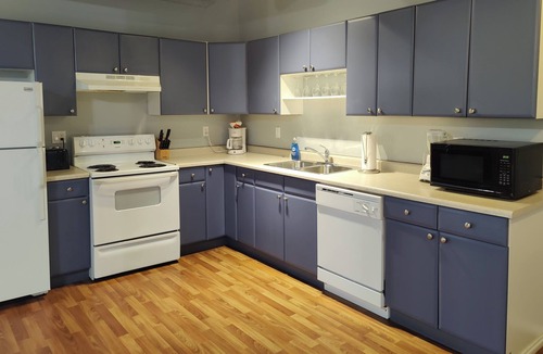 Fort Saskatchewan Apartment | Fort Saskatchewan fully furnished 3 bedroom suite.