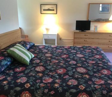 Twin Mountain Hotel | Four Seasons Motor Inn