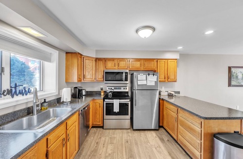 North Creek House | Fox Lair 29l - Cozy End Unit With Mountain Views 2 Bedroom Townhouse by The Summit at Gore Mountain
