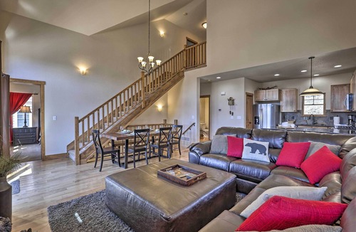 Rendezvous Cabin | Fraser Cabin w/Hot Tub & Mountain Views!