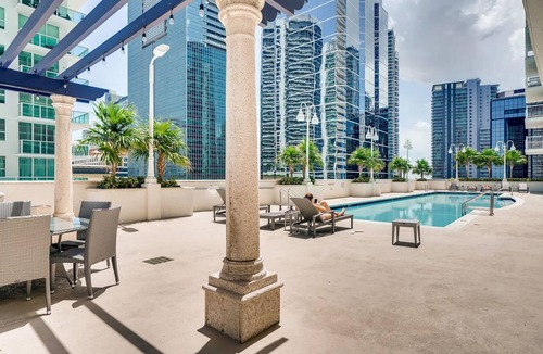 Brickell Condo | FREE Parking 2 King Beds Brickell 1BR Pool Gym