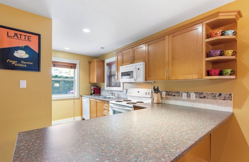 Regional District of Nanaimo Cabin | Fully-equipped near Rathtrevor Beach!