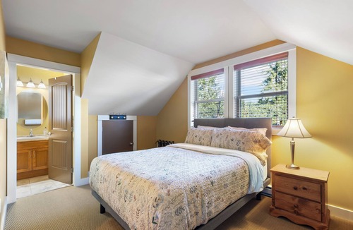 Regional District of Nanaimo Cabin | Fully-equipped near Rathtrevor Beach!