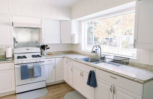Sebastian House | Fully Renovated 4BR/2BA 5 Min to Beach Modern Coastal Retreat