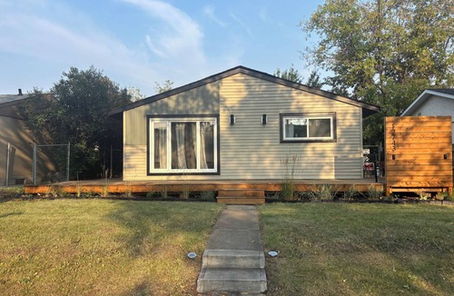 Northwest Edmonton House | Furnished 2-bedroom House in quiet neighborhood