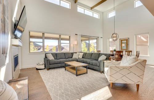 Grand Elk Ranch House | Furnished Deck & Hot Tub: Chic Granby Home!