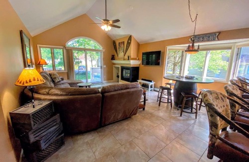 Carroll House | FV49 Wow Stunning single level home next to golf course and Mt Washington Hotel