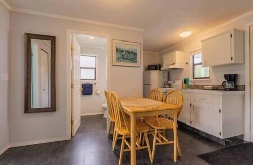Alert Bay Cabin | (G) Standard Double Cabin (pet friendly)