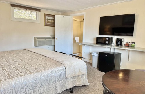 Hulls Cove Hotel | Gallagher`s Travels Room Two (King Bed)