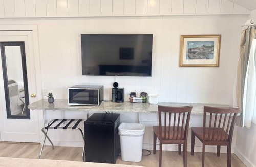 Hulls Cove Hotel | Gallagher`s Travels Room Four (King and Twin)