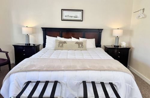 Hulls Cove Hotel | Gallagher`s Travels Room 12 (King)