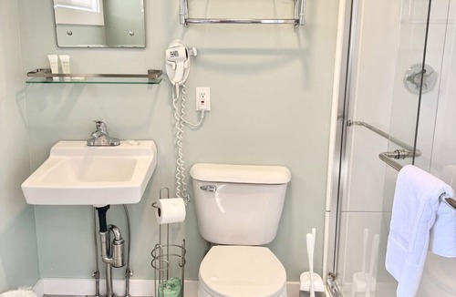 Hulls Cove Hotel | Gallagher`s Travels Room 12 (King)