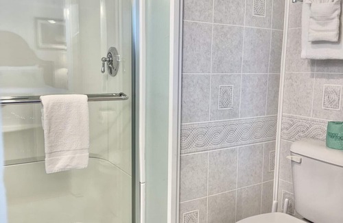Hulls Cove Hotel | Gallagher`s Travels Room Six (Double Queen)