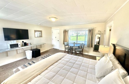 Hulls Cove Hotel | Gallaghers Travels Room 12-A (King)