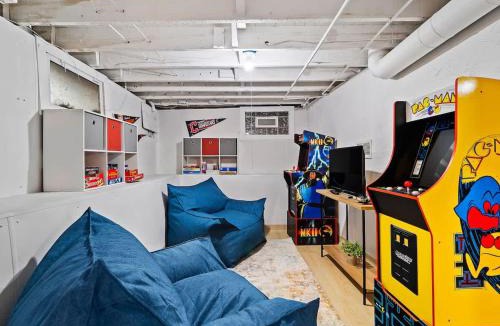 Detroit - Shoreway House | Game Room 7 Min To Downtown CLE