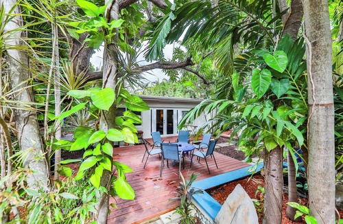 Parkside House | Garden botanical Villa with jacuzzi