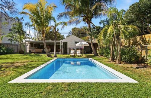 Parrot Cove House | Garden Oasis with Pool and Cabana mins to Beach
