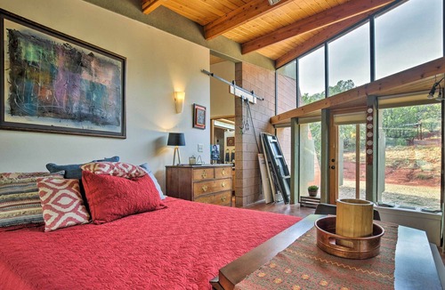 Canoncito Apartment | Geometric Glorieta Studio on 11 Picturesque Acres!