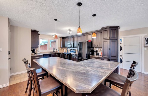 Sherwood Park House | Georgia - 3 BR Bungalow w/Deck, BBQ & Near Mall