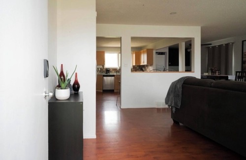 Leduc House | GI Cozy nestled home
