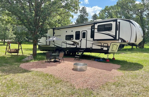 Hermosa House | Giant Luxury Camper, Close To Mount Rushmore And Custer State Park.