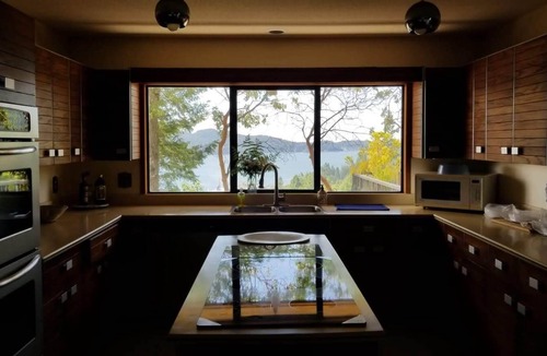 Langdale House | Gibson's Shangrila - A place to relax and watch the beautiful ocean view. nn