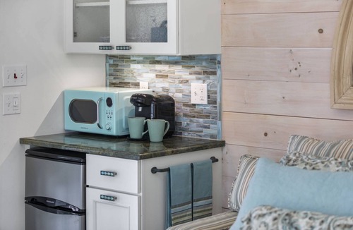 Newbury Cottage | Glamorous Cabana: Poolside by day; Excellent Dining by night - perfect romantic getaway!