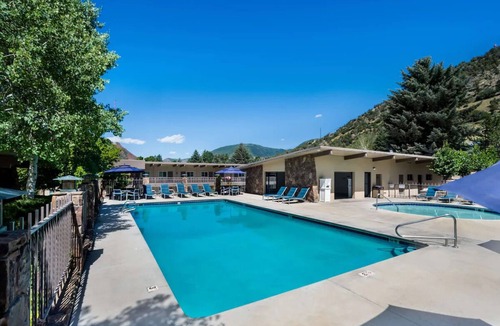 Glenwood Springs Hotel | Glenwood Springs Escape w/Access to Caverns, Mountain Views, & Hot Spring