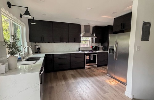 Glenwood Springs House | Glenwood Springs 3BR Home - Walk Downtown - Mountain Views- A/C