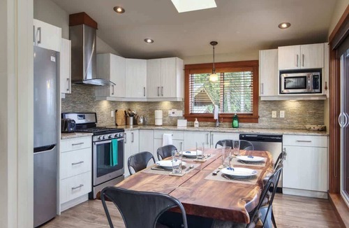 Port Renfrew House | Going Coastal AB - Oceanfront - Pet Friendly