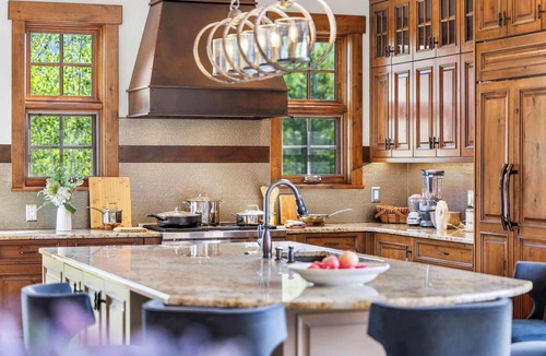 Three Peaks House | Golden Eagle Lodge - Golf, Mtn Views, Hot Tub