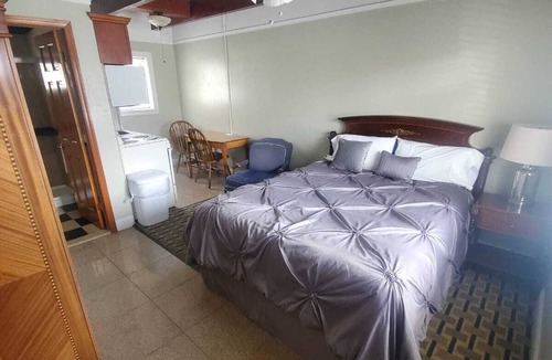 Plattsburgh Hotel | Golden Gate Lodging