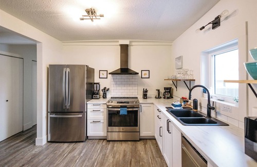 Golden House | Golden Rockies Suites—3 BR | Downtown