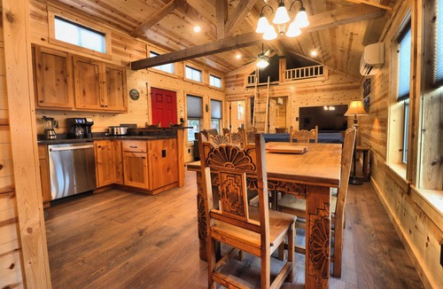 Red River Cabin | Golden Treasure Cabin