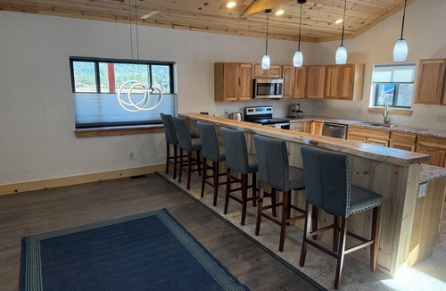 Rio Vista Estates Cabin | Gorgeous 2B/2BA New Cabin w Big Mountain/River Views