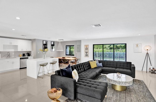 Highland Lakes House | Gorgeous 5BR Villa +Heated Pool!