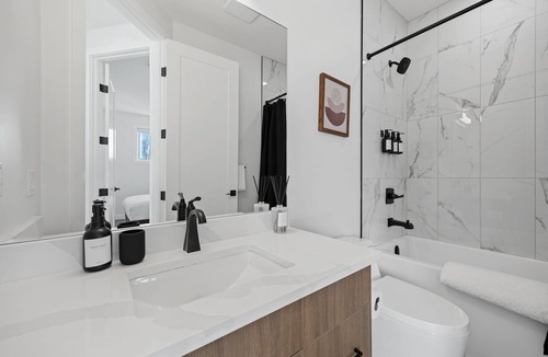 Tuxedo Park House | Gorgeous 6BR Luxury Home | Downtown Views